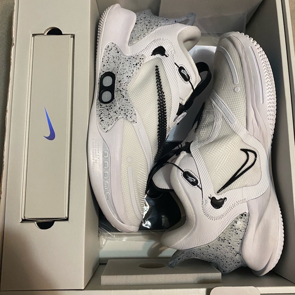NIKE ADAPT BB 2.0